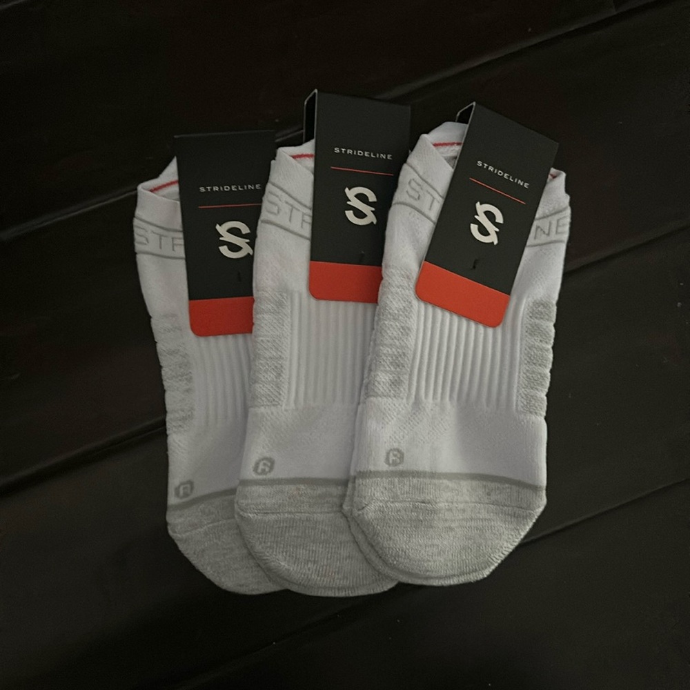 Men’s 3 pairs of white Strideline Ankle socks